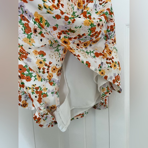 Aritzia Sunday Best Westley Shorts - White Multicoloured Floral - Picture 4 of 6